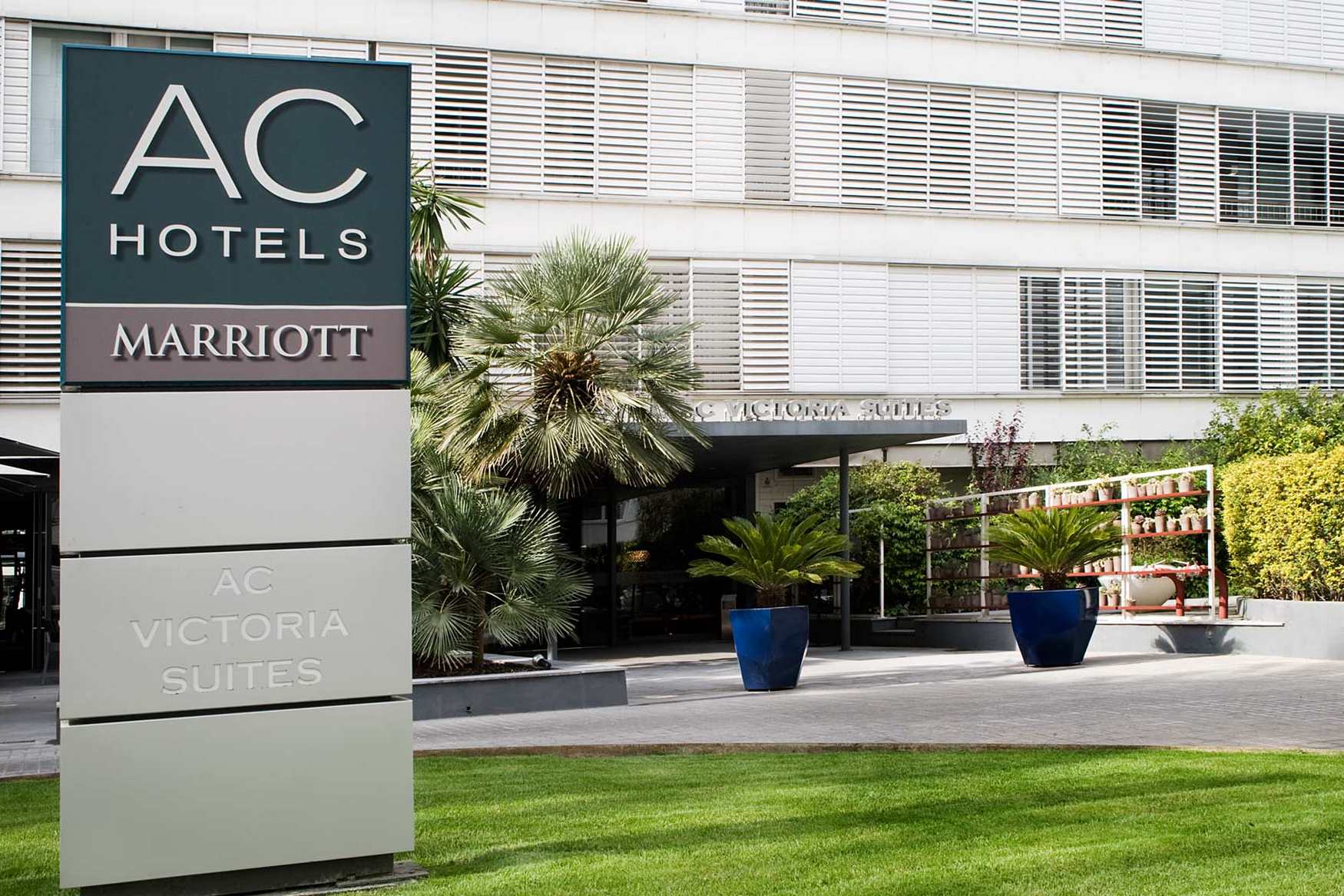 AC Hotel Victoria Suites, a Marriott Lifestyle Hotel photo 1