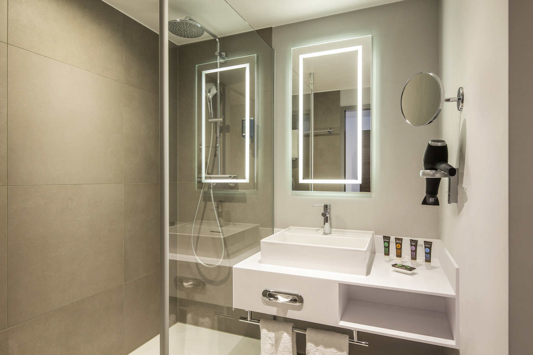 Novotel Hamburg City Alster photo 1