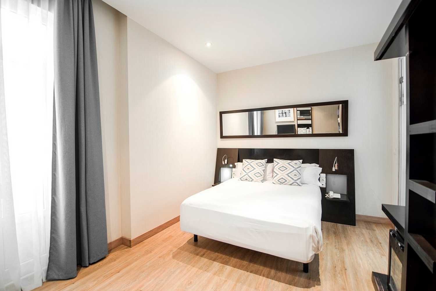 Petit Palace Plaza de la Reina photo 1