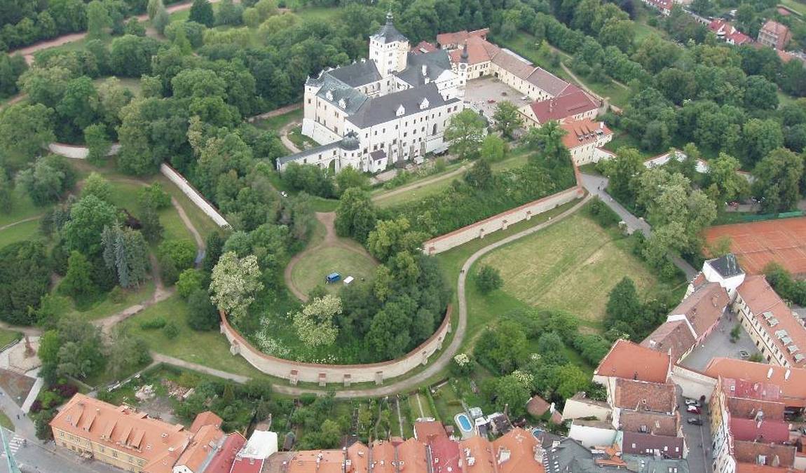 pardubice castle photo 1