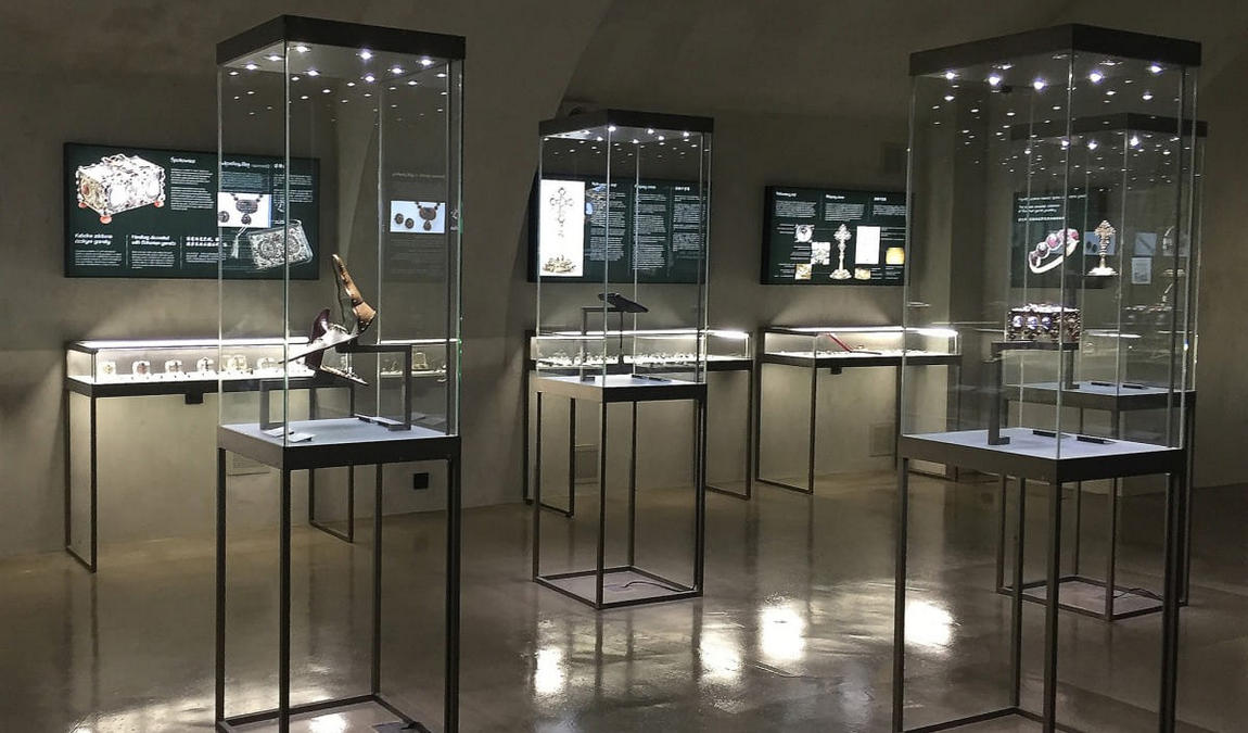 czech garnet museum photo 1