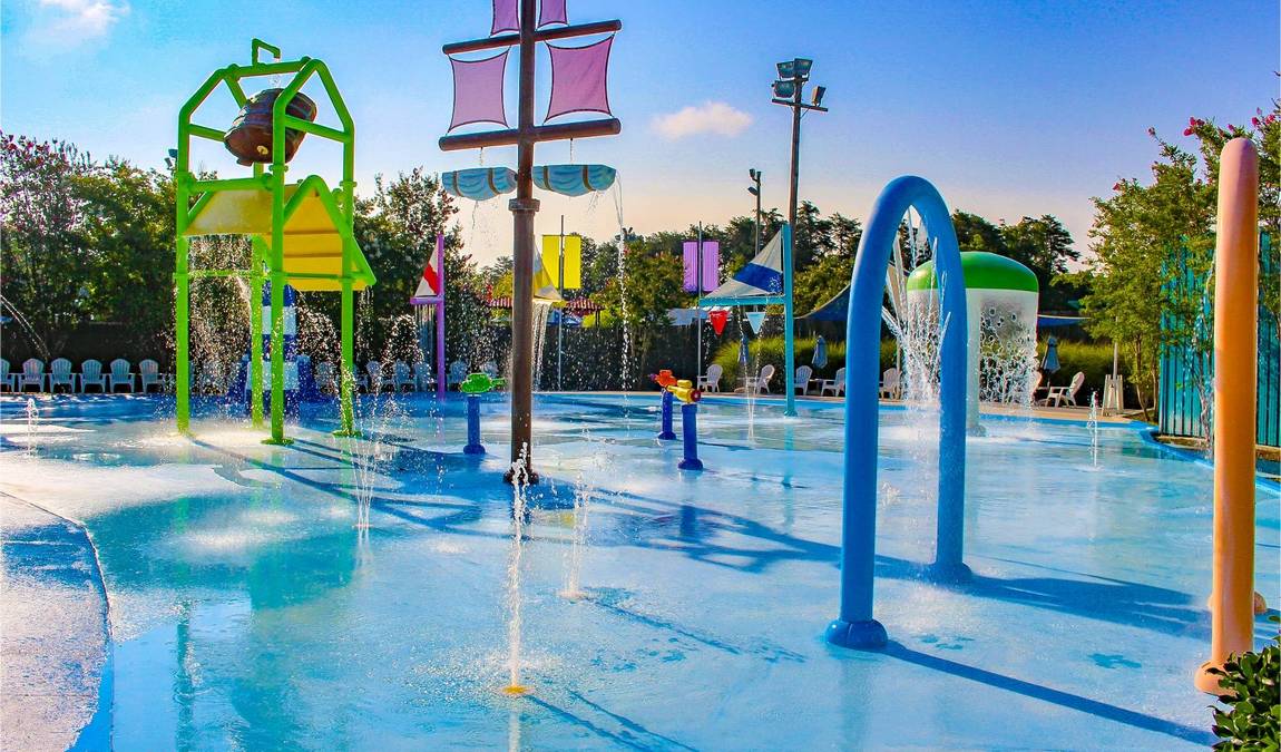 wet 'n wild emerald pointe photo 5