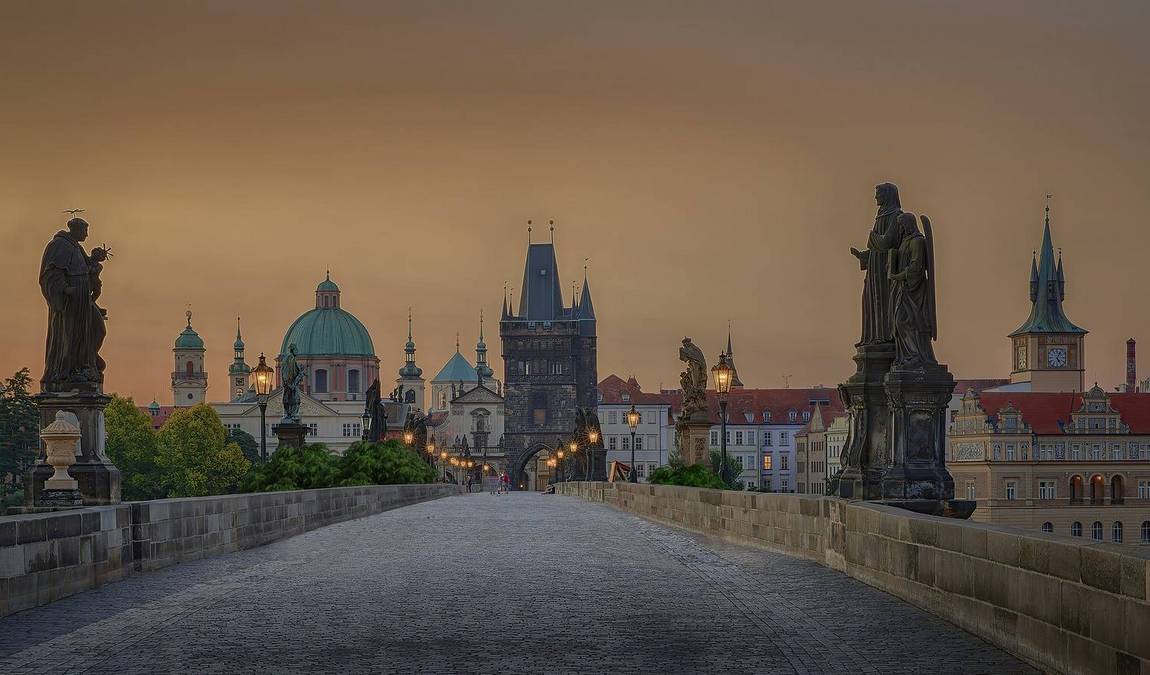 charles bridge photo 4