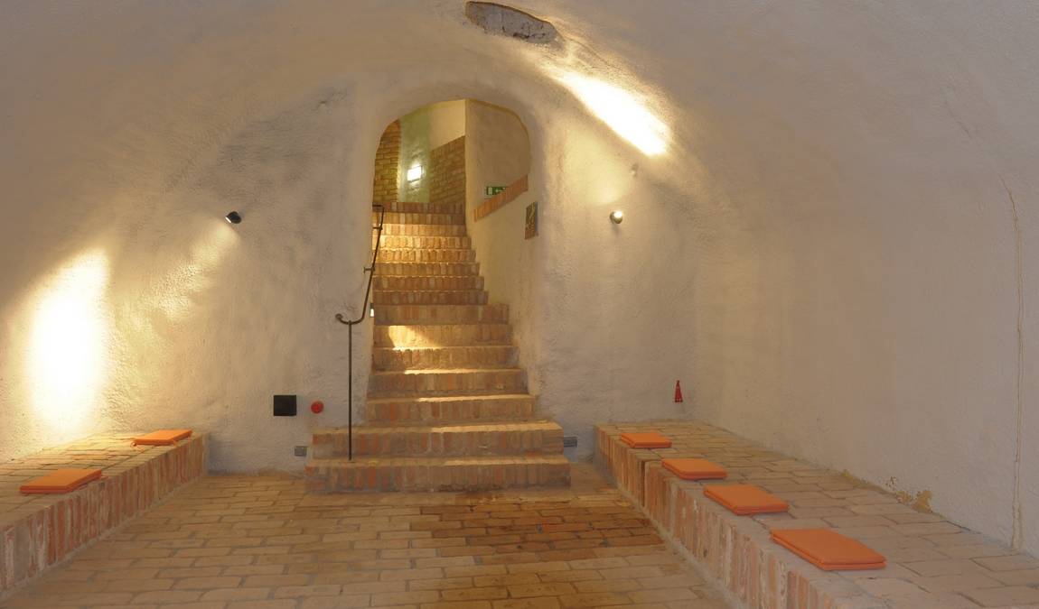 labyrinth under the vegetable market photo 3