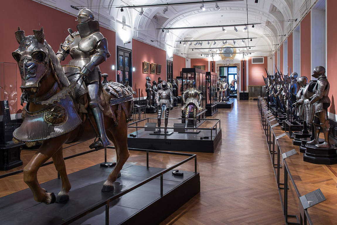 vienna´s imperial treasury and armoury photo 1
