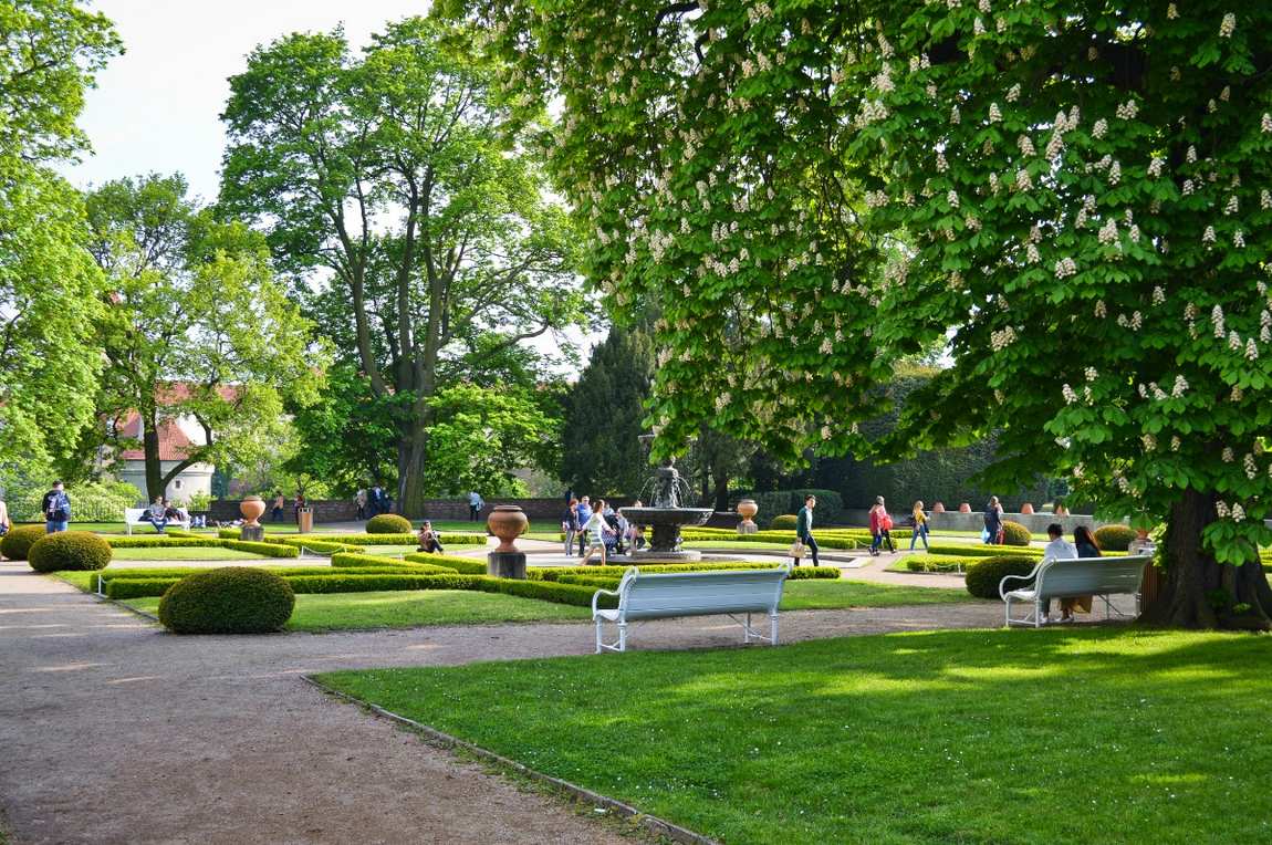 prague castle gardens photo 4