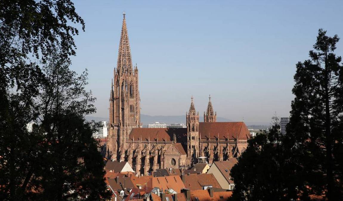 freiburg cathedral photo 2