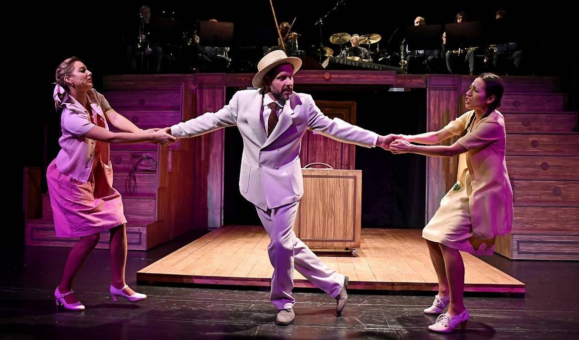 city theatre photo 8