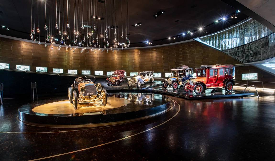 mercedes-benz museum photo 8