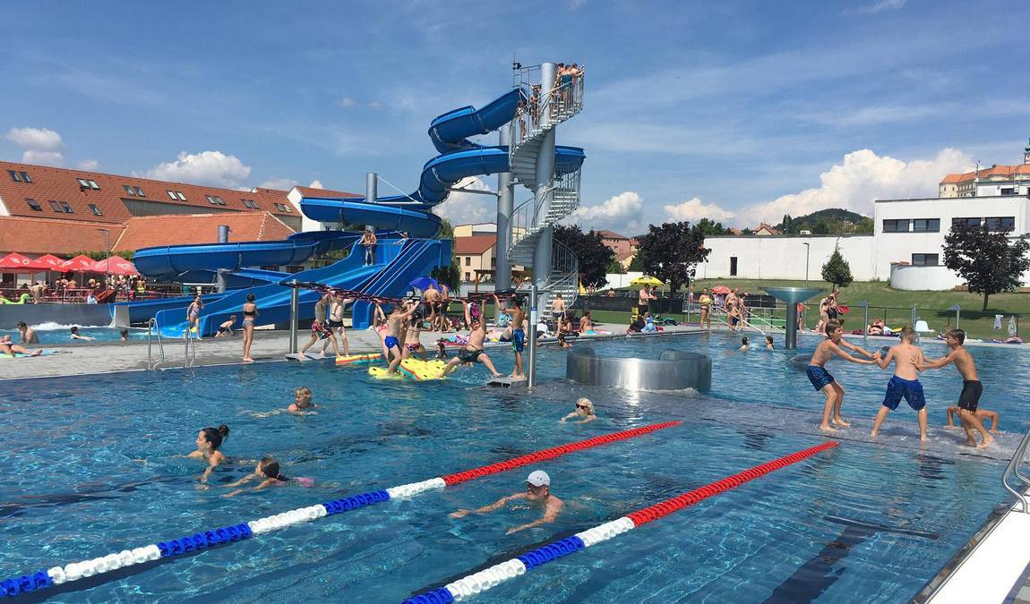 riviera swimming pool photo 1