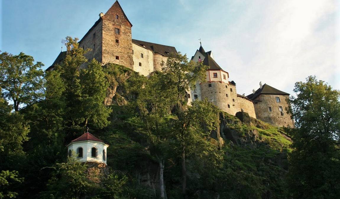 loket castle photo 2