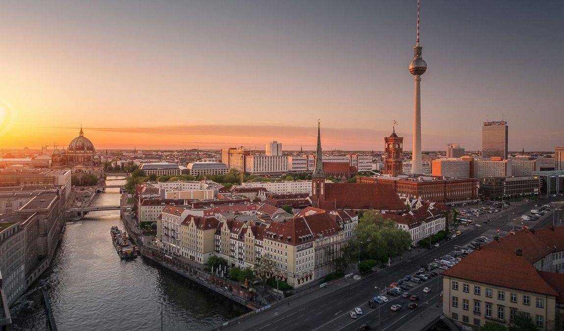 berlin tv tower (berliner fernsehturm) photo 1