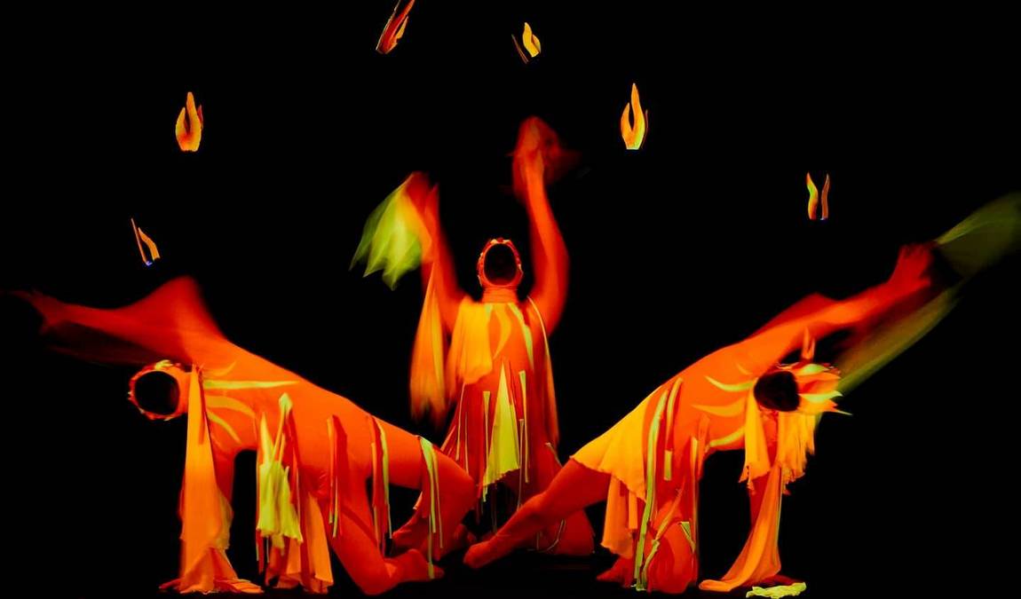 wow black light theater photo 1