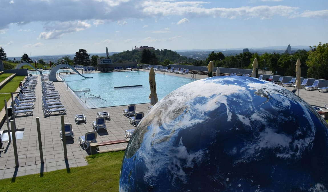 swimming pool kravi hora photo 3