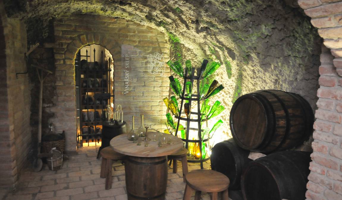 labyrinth under the vegetable market photo 7