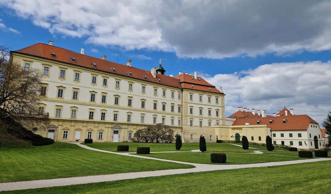 valtice castle photo 10