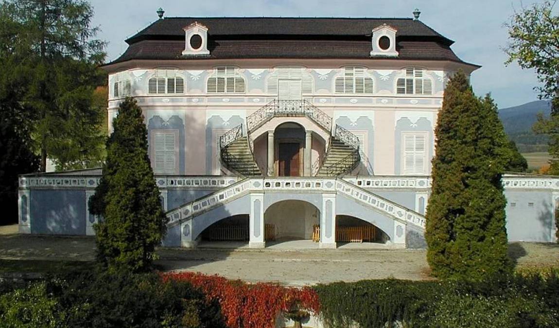 the castle garden photo 6