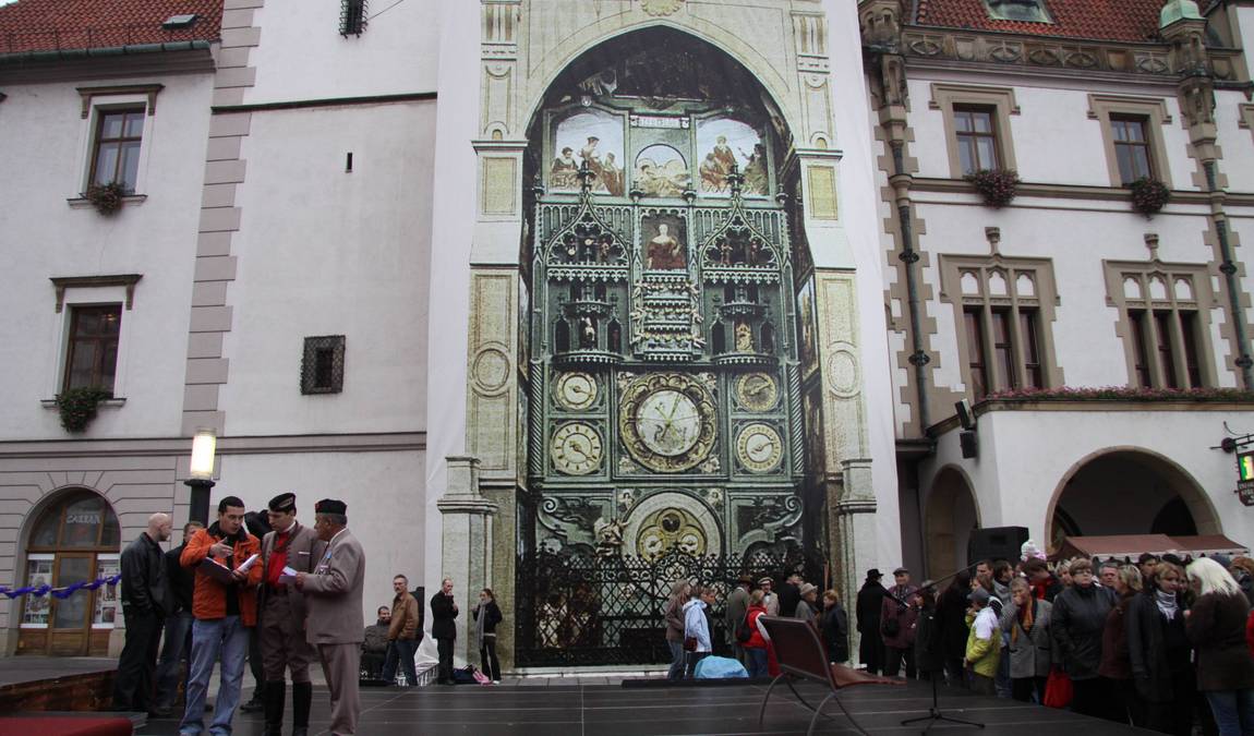 olomouc astronomical clock photo 2