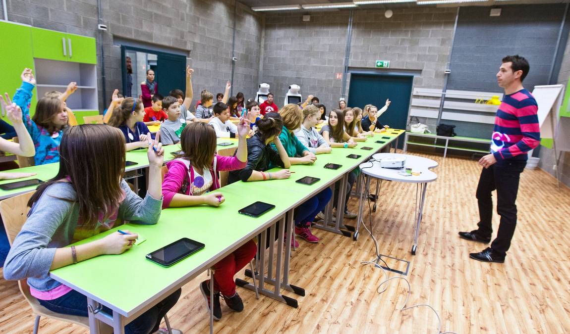 the small world of technology u6 photo 4