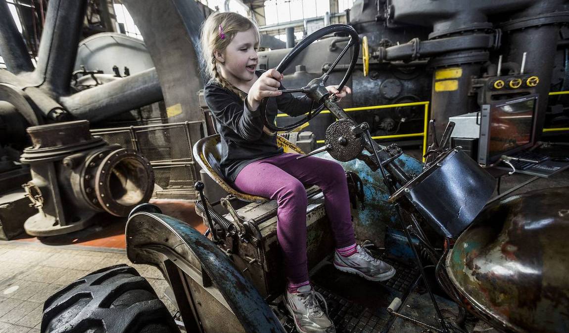 the small world of technology u6 photo 3