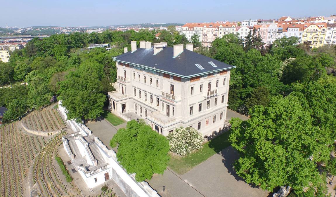 havlicek gardens  photo 3