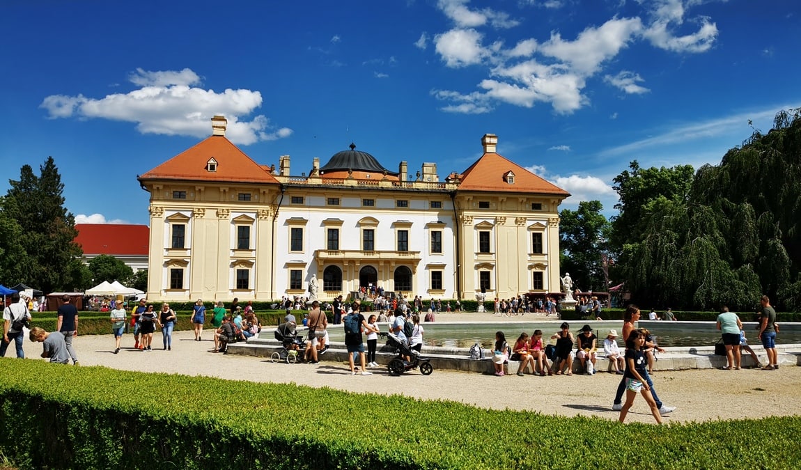 slavkov castle photo 1