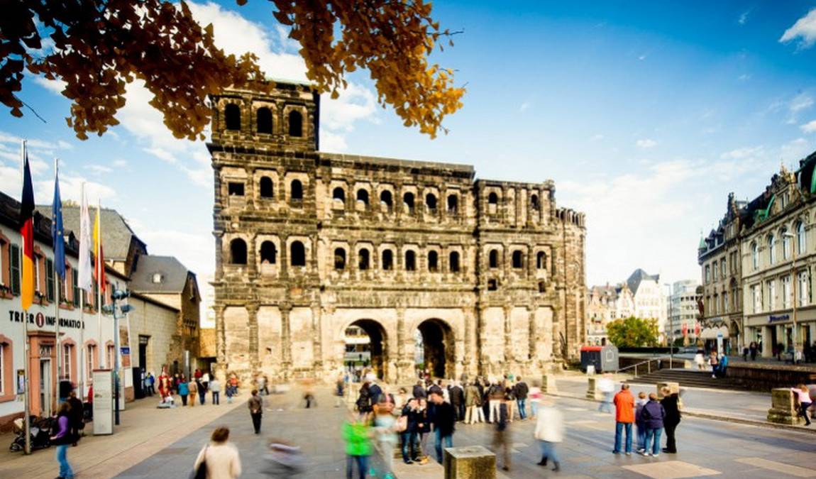 porta nigra photo 2