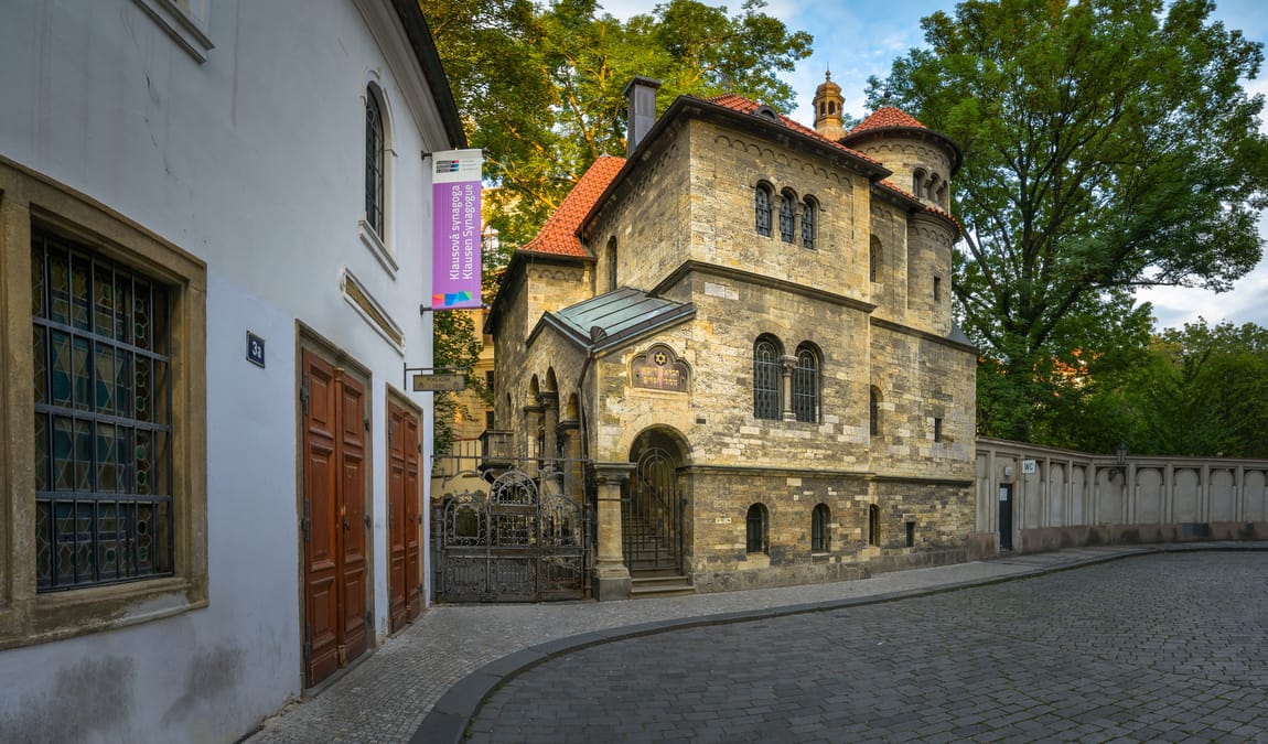 franz kafka statue photo 2