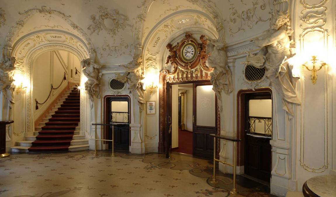 city theatre photo 3