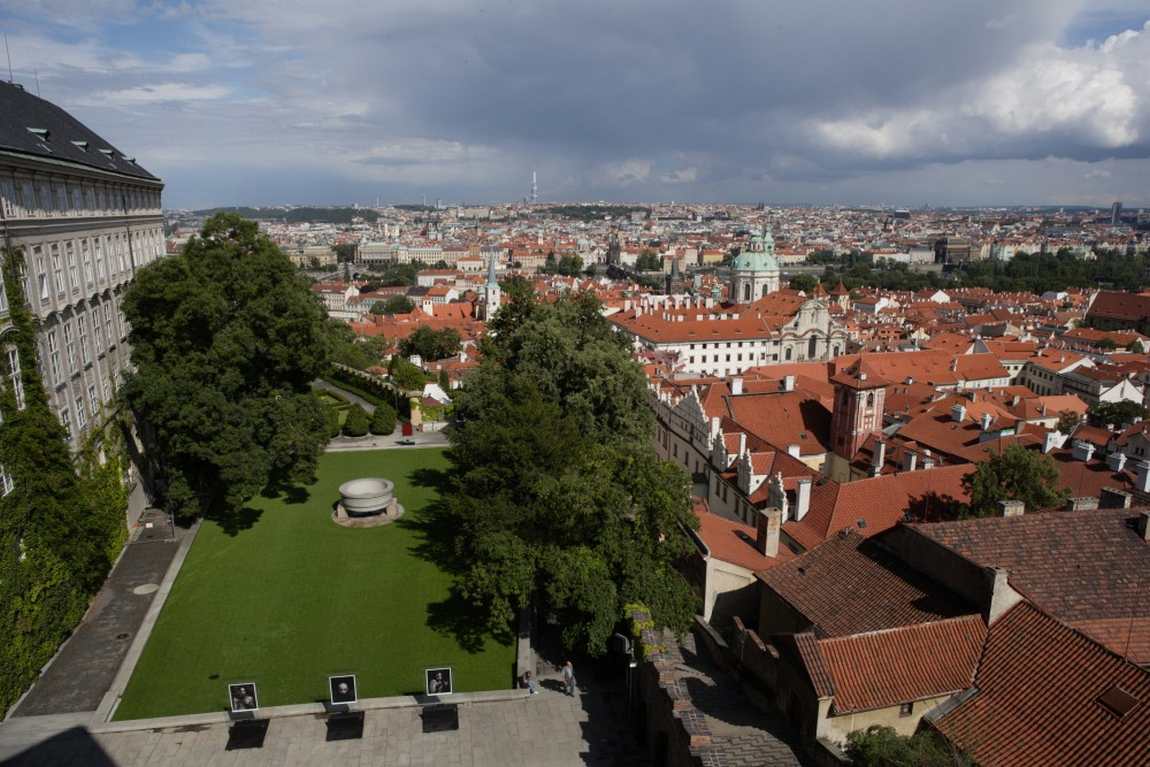 prague castle gardens photo 3