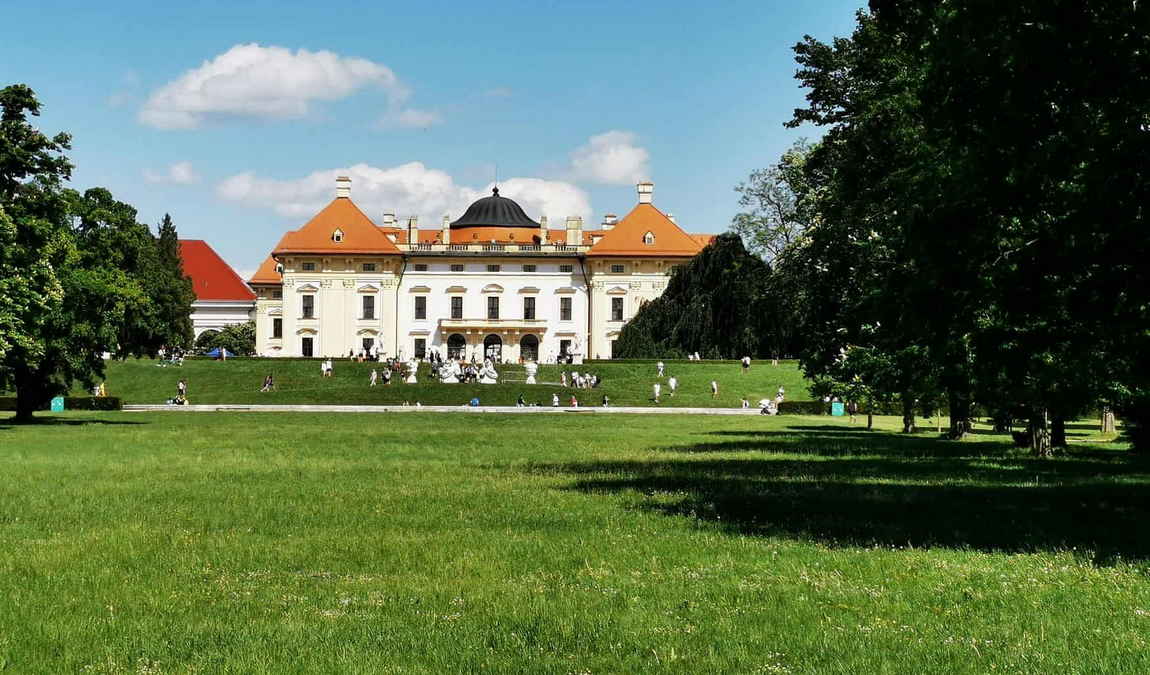 slavkov castle photo 11