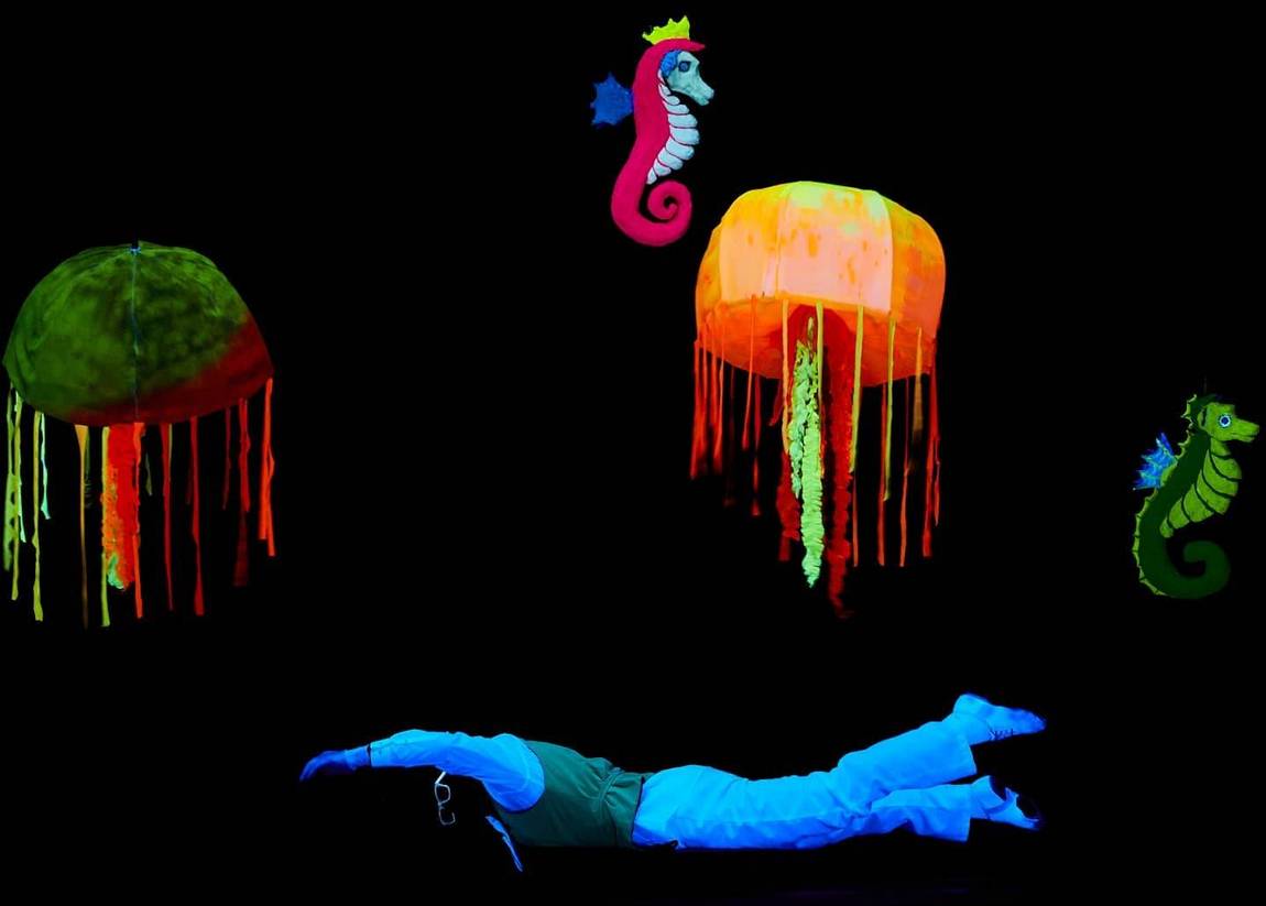 wow black light theater photo 6