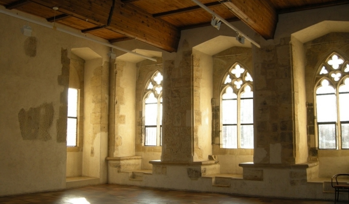 stone bell house photo 4