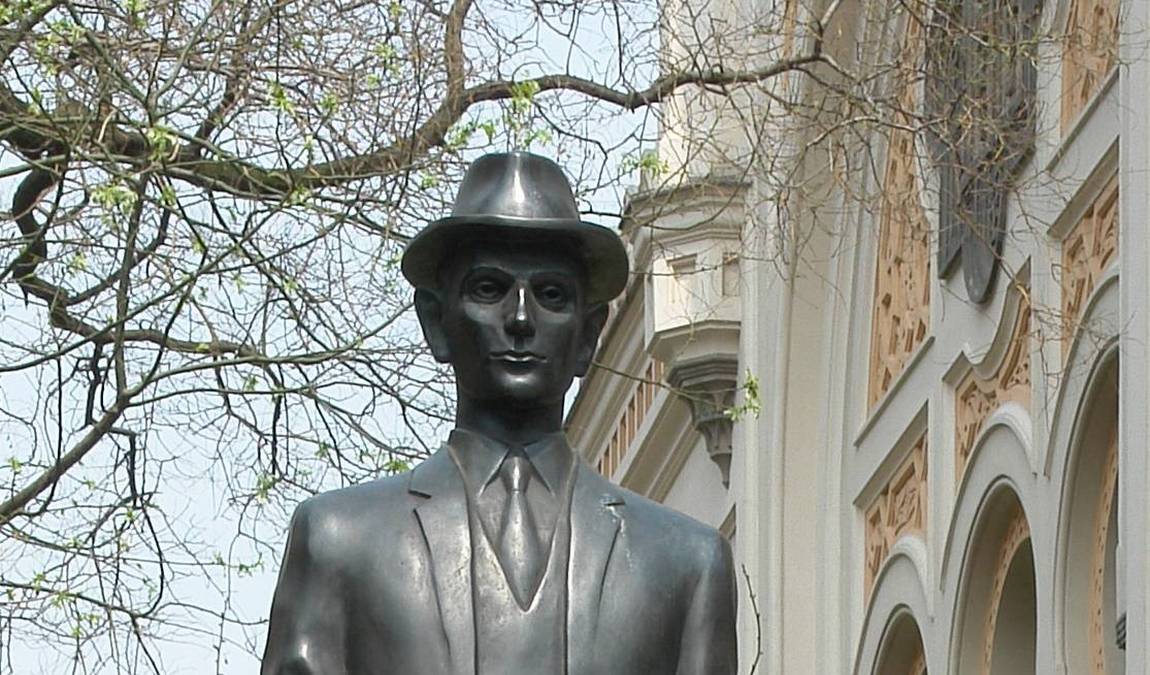 franz kafka statue photo 4