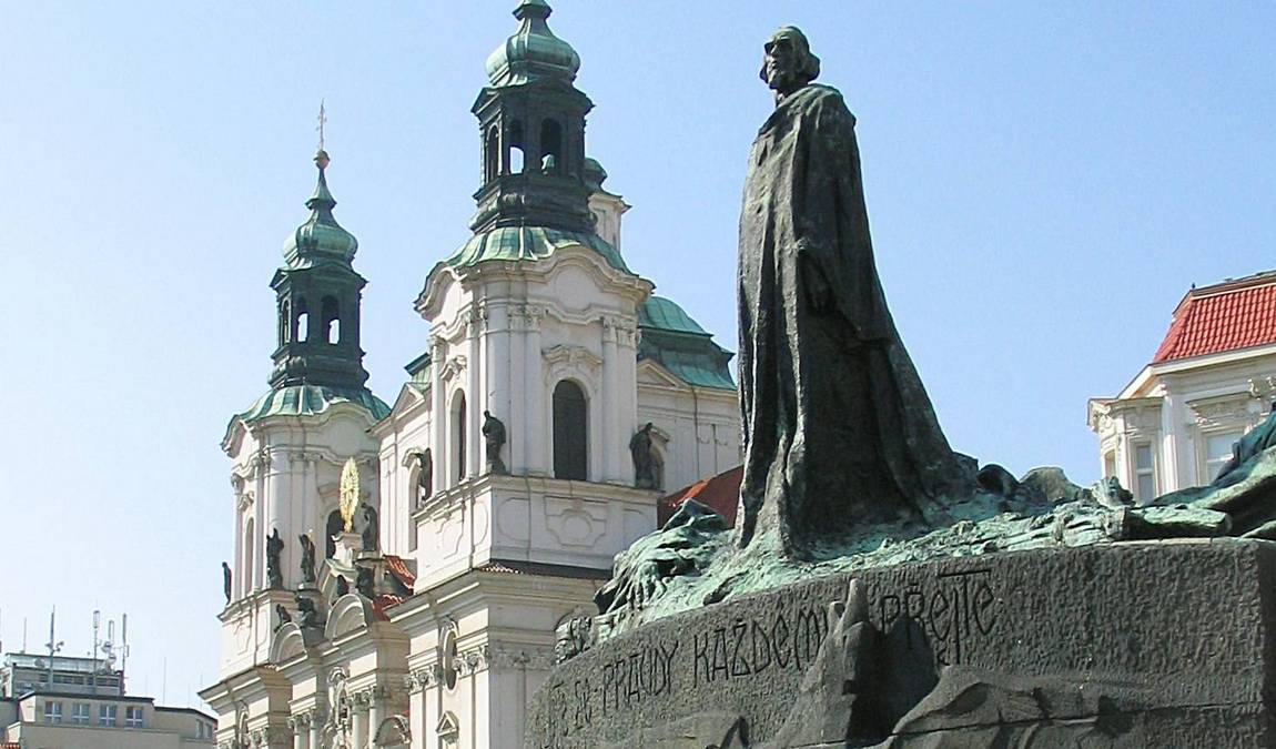 jan hus monument photo 3