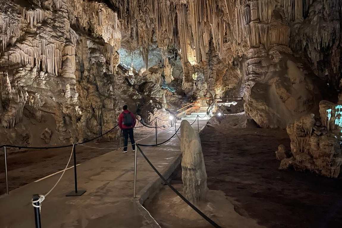 caves of nerja photo 2