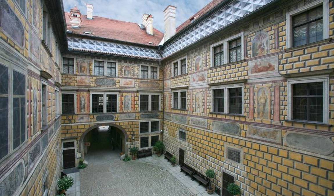 cesky krumlov castle photo 2