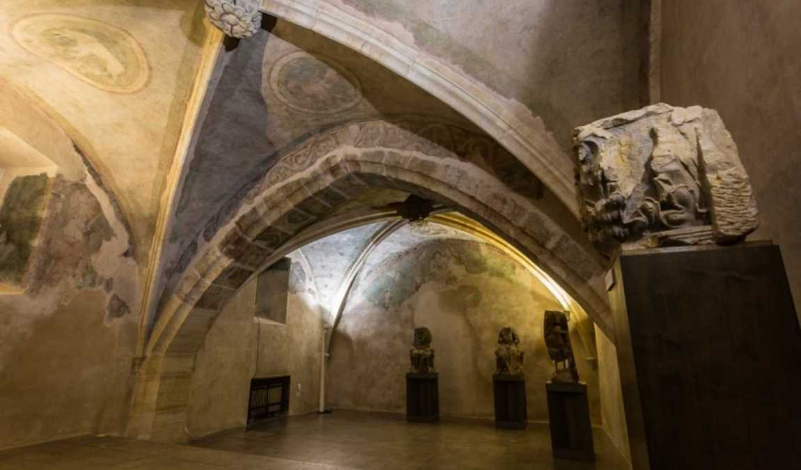 stone bell house photo 5