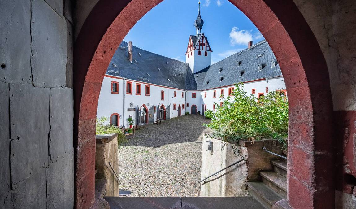 rochsburg castle photo 2