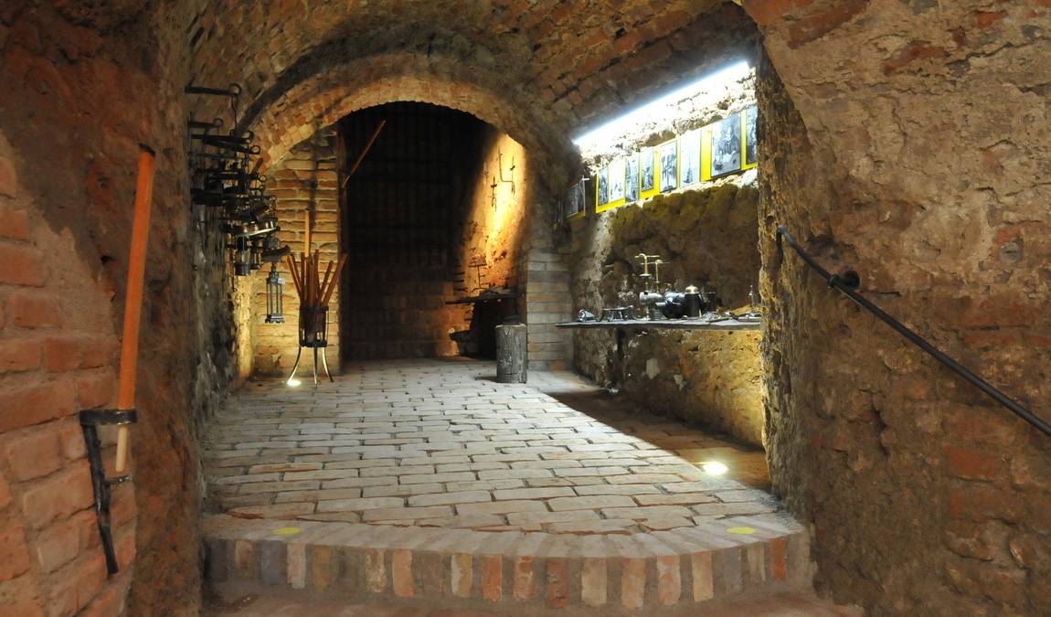 labyrinth under the vegetable market photo 1